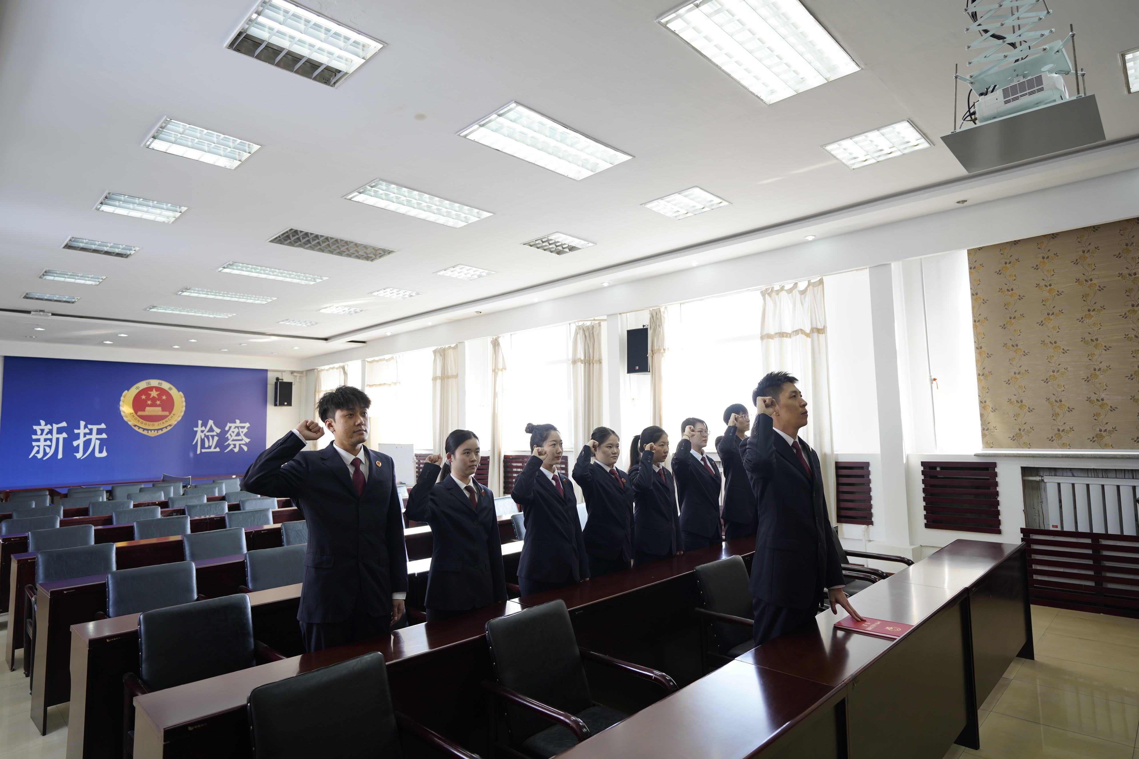 新抚区检察院开展宪法宣传周活动