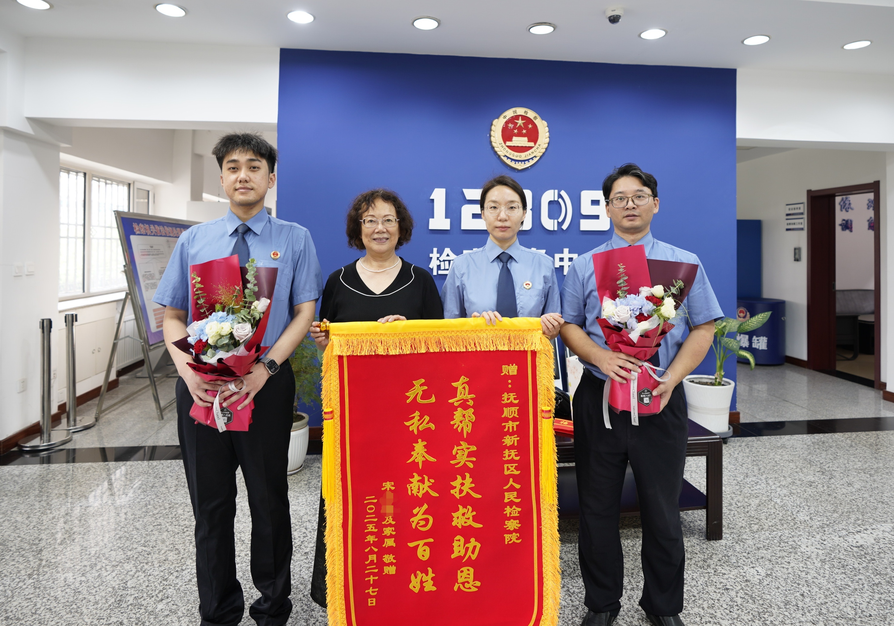 2025年新抚检察学雷锋系列⑩     暴雨中的“检察温度”，新抚检察人用行动传承雷锋精神