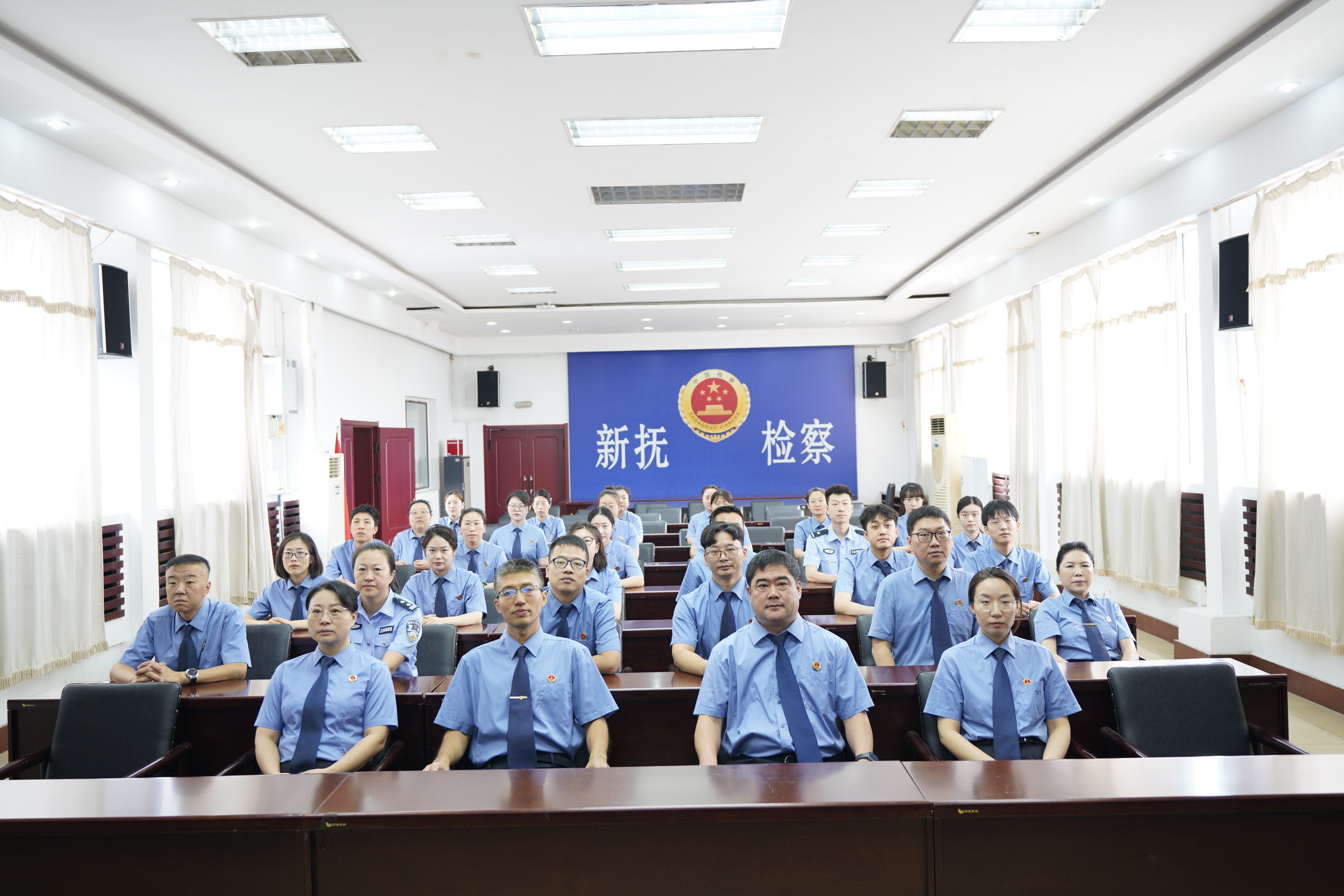 新抚区检察院组织全体干警集中观看纪念中国人民抗日战争暨世界反法西斯战争胜利80周年大会