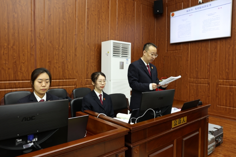 激烈诉辩博弈中，啃下复杂案件“硬骨头”，彰显公诉履职担当—辽宁省人民检察院辽中片区指导组赴抚顺市新抚区人民检察院开展听庭评议